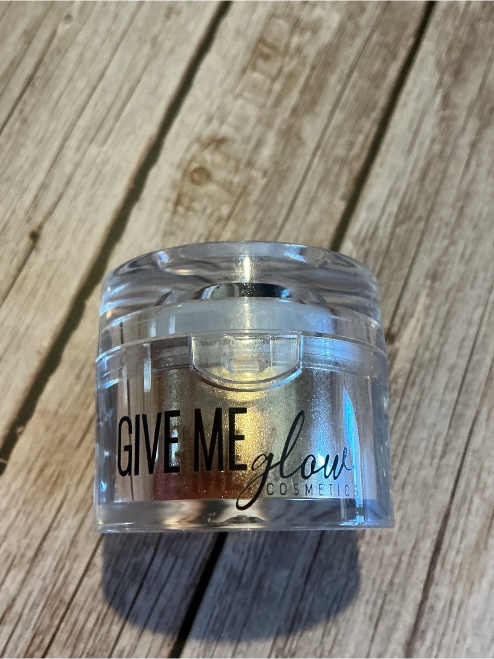 Give Me Glow Over To Vault Loose Foil Pigment In Glamorous